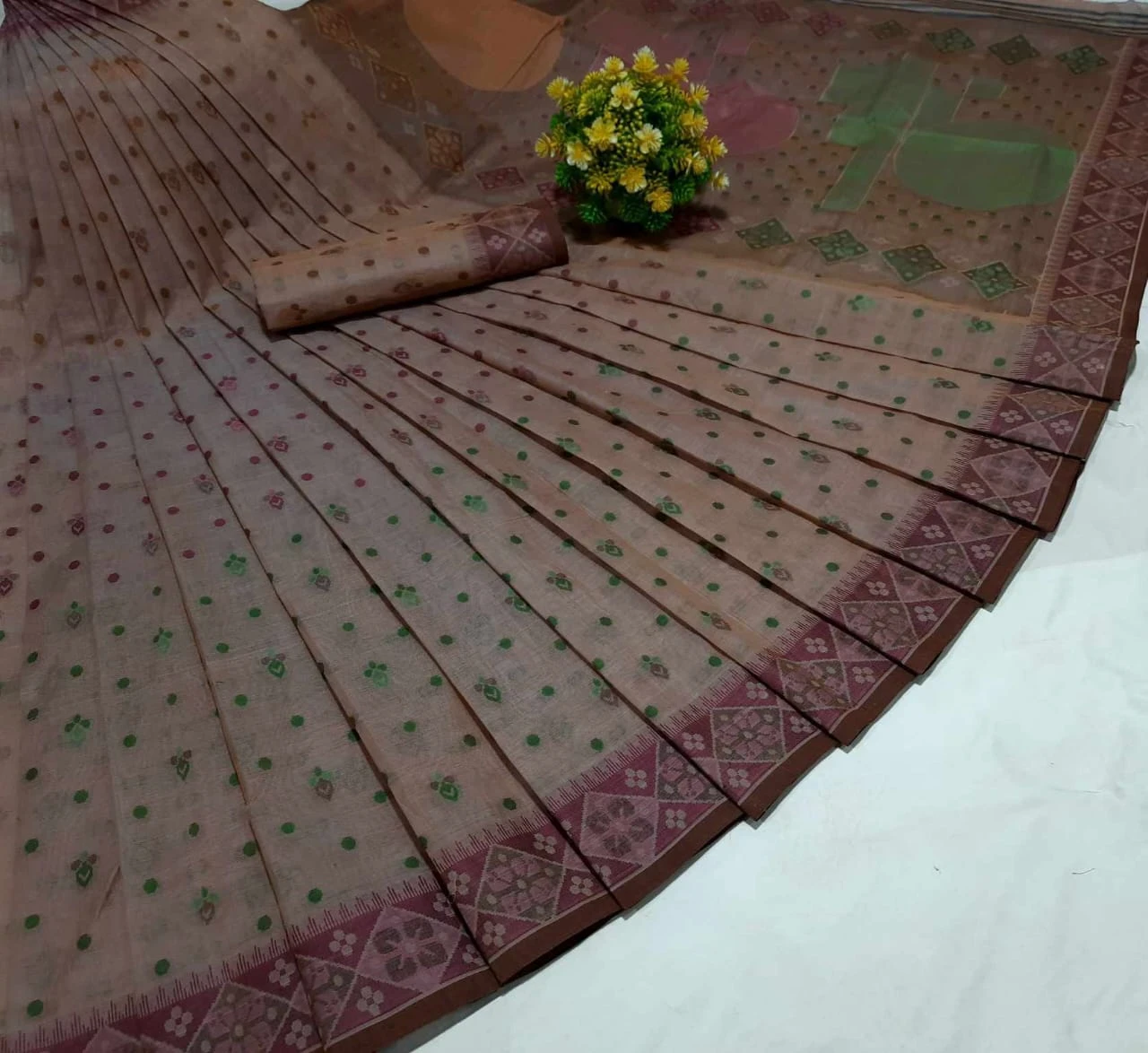 ঈদ কালেকশন স্বর্ণ ছোঁয়া জামদানী শাড়ি